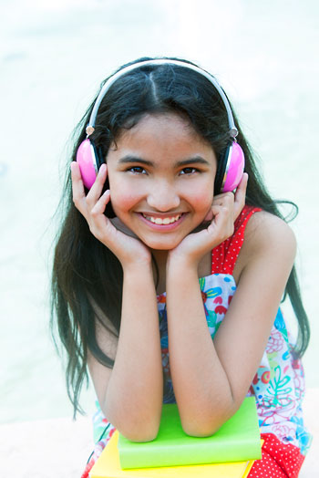 children headphones and noise-induced hearing loss